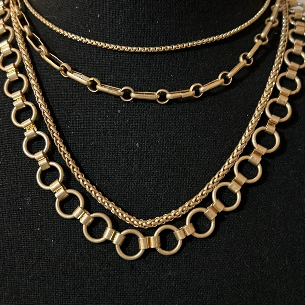 Short necklace - Picture 2 of 5